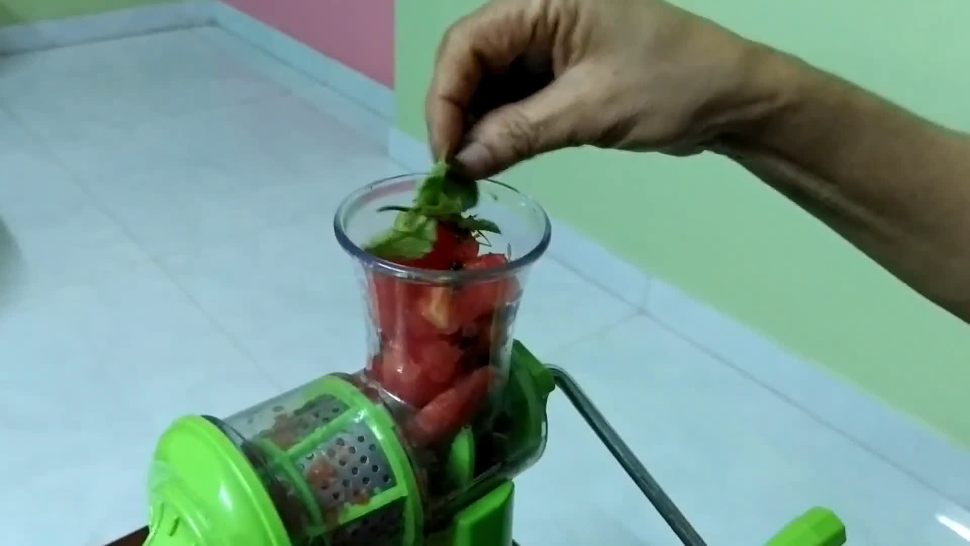 कलिंगड ज्यूस (kalingad juice recipe in marathi) रेसिपी स्टेप 2 फोटो 