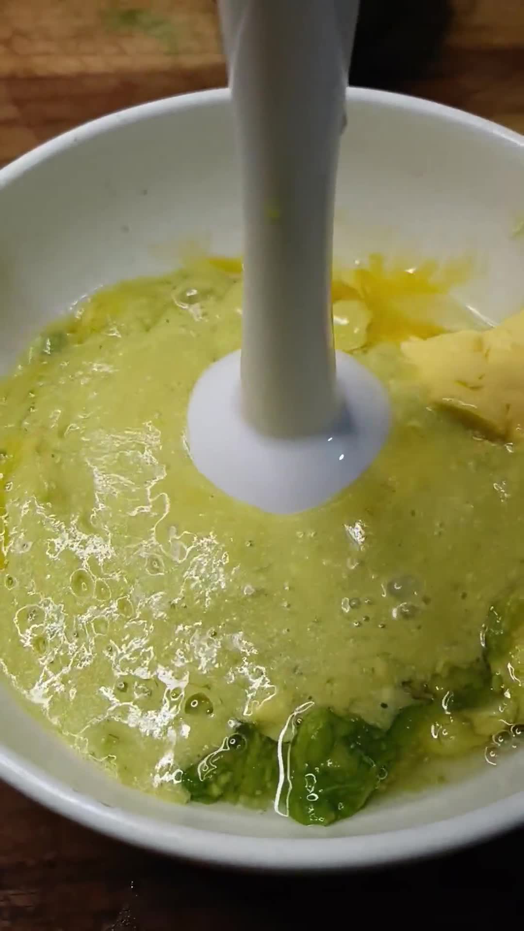Foto langkah ke 1 dari resep Bolu Kukus Alpukat Flourless.
