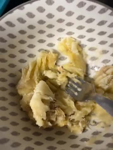 Une image de l'étape 1 de Bowl cake banane - avoine et pépites de chocolat.
