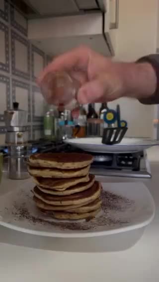 Foto del passaggio 1 della ricetta Pancakes cioccolato e miele 🥞🍫🍯