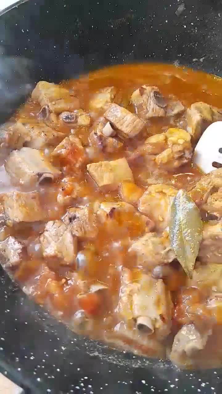 Foto del paso 4 de la receta: Costillas carnosas en salsa