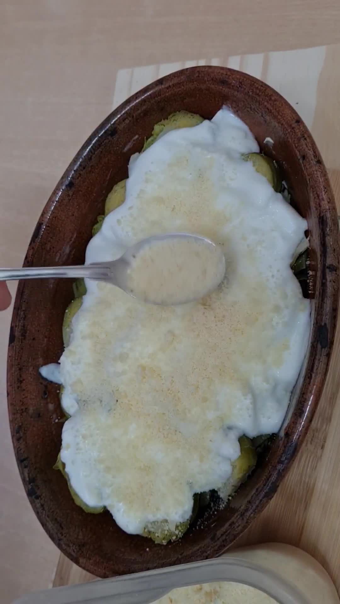 Foto del paso 3 de la receta: Repollitos de Bruselas en yogur, sobre base de avena y gratinados con queso