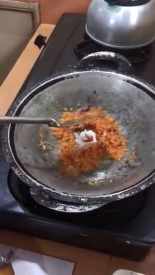 Foto langkah ke 2 dari resep Nasi goreng rumahan yang sederhana.