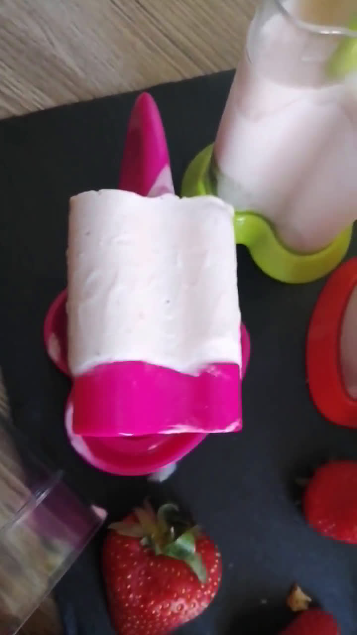 Une image de l'étape 5 de Glace fraises a la djamicoo 🍓.