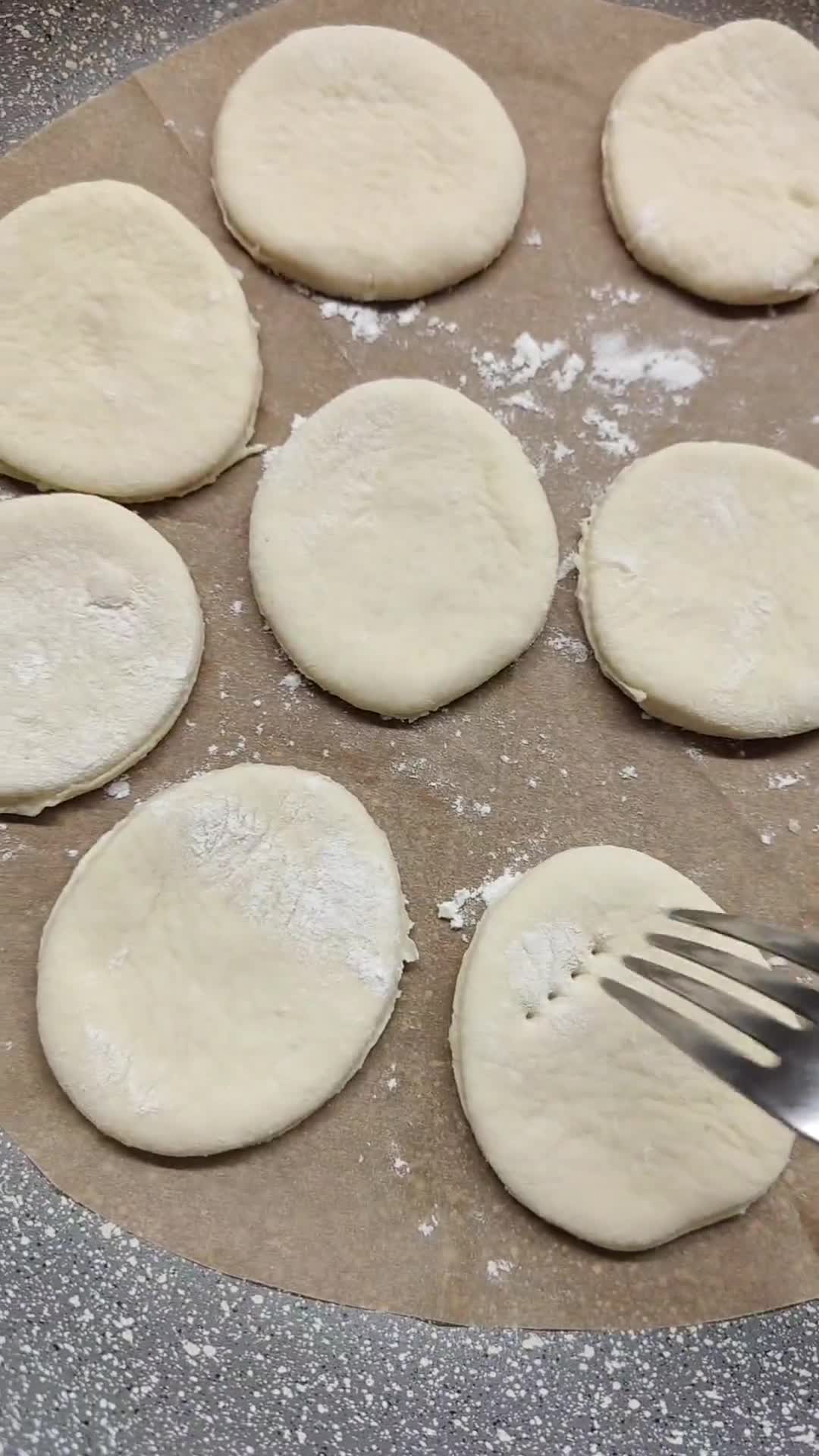 Foto del passaggio 4 della ricetta Pizzette margherita (in padella)