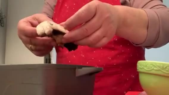 Foto del passaggio 4 della ricetta Funghi Portobello bruni trifolati