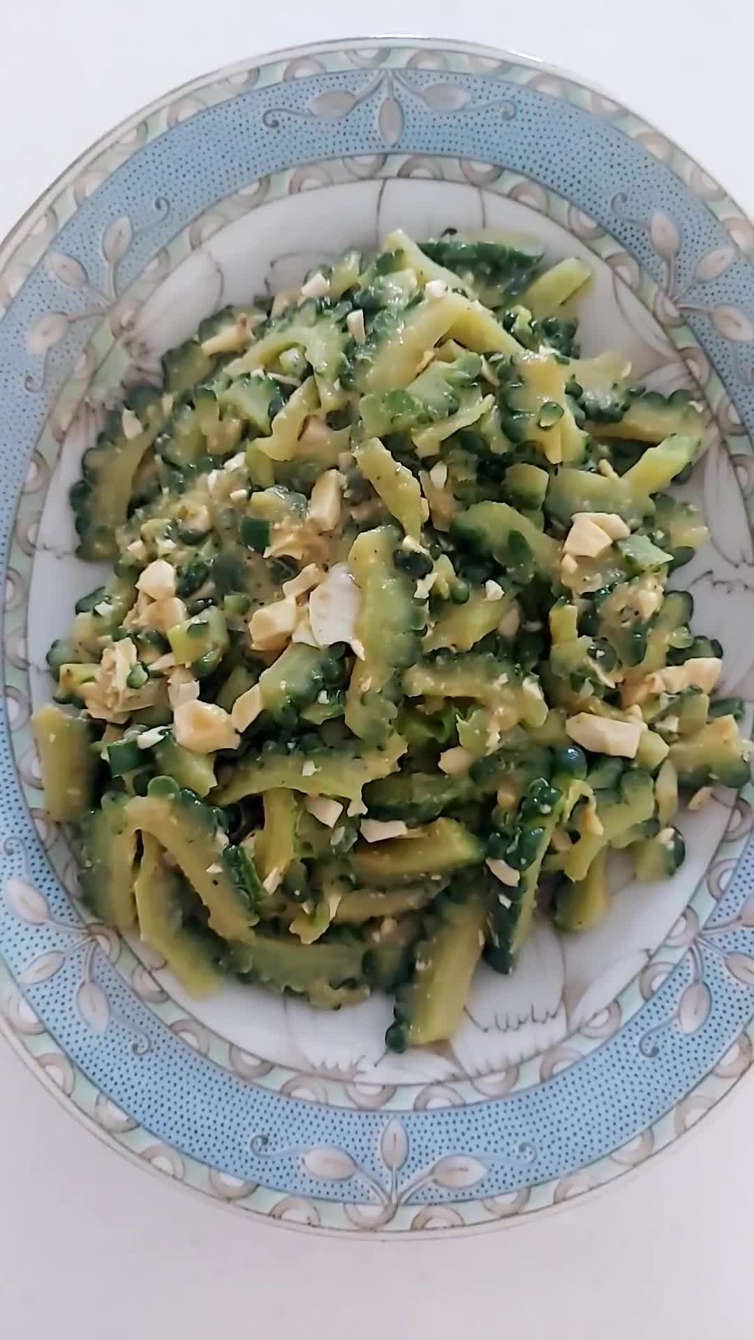 Foto langkah ke 2 dari resep Pare tumis telor asin.