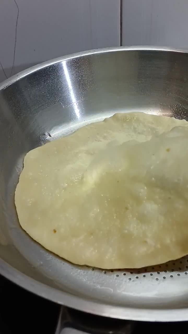 Foto langkah ke 5 dari resep Garlic Butter Naan.