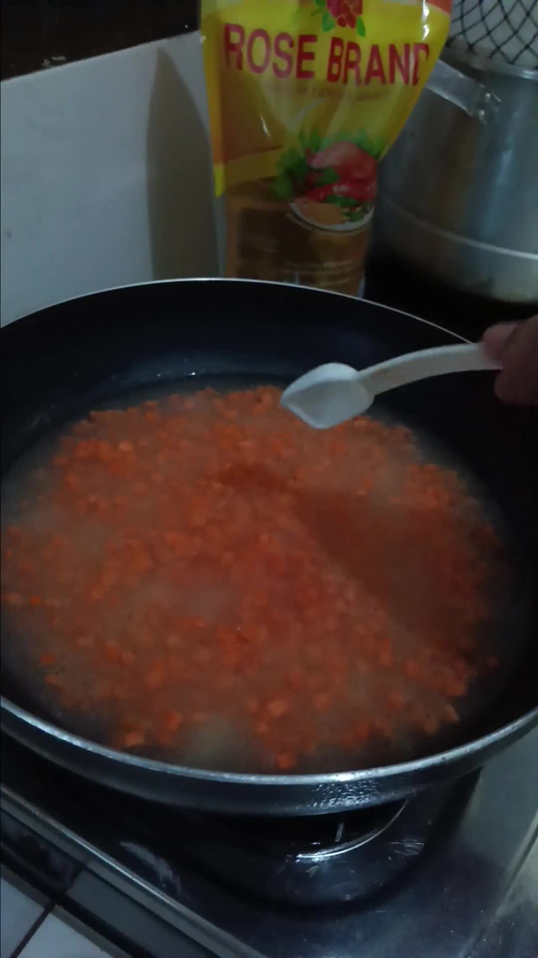 Foto langkah ke 3 dari resep Risoles rogout sayur lipat amplop dan segitiga.