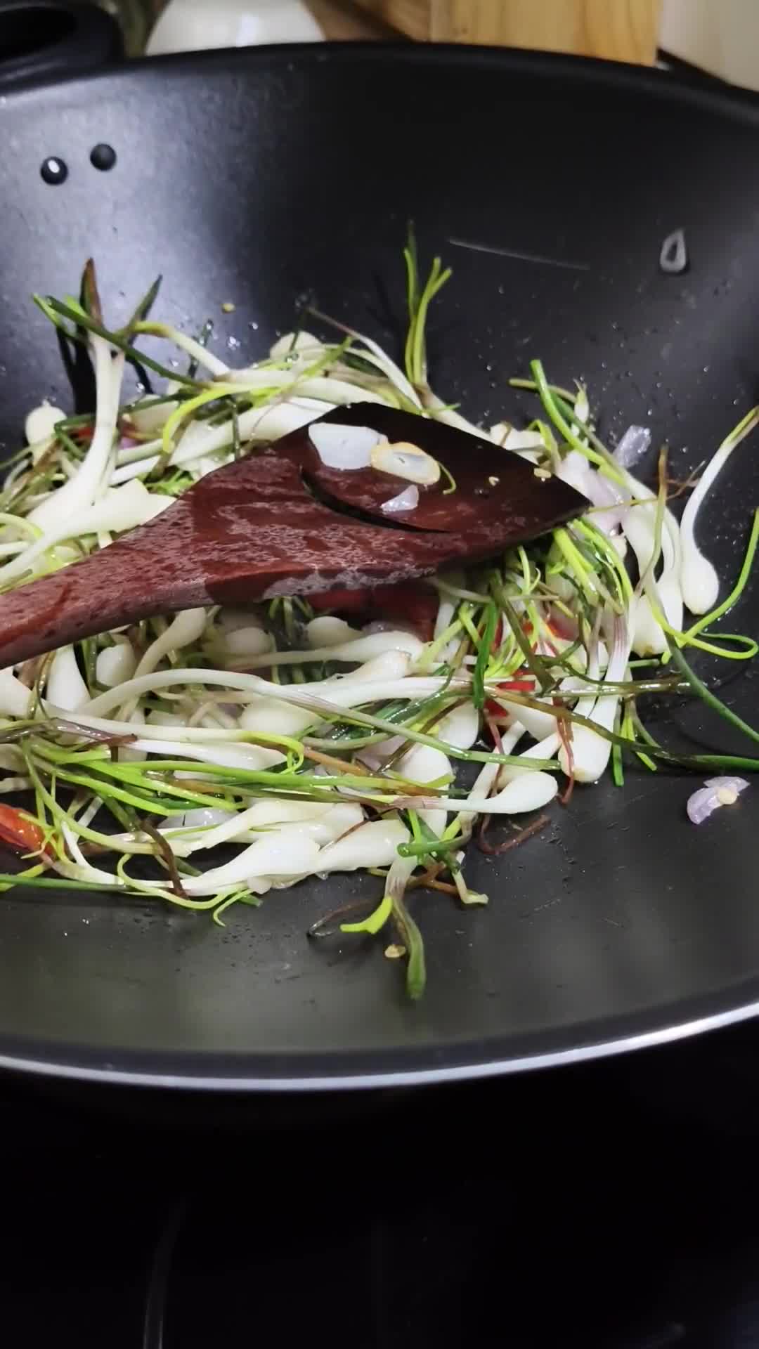 Foto langkah ke 5 dari resep Lengkio Tumis Kecap.