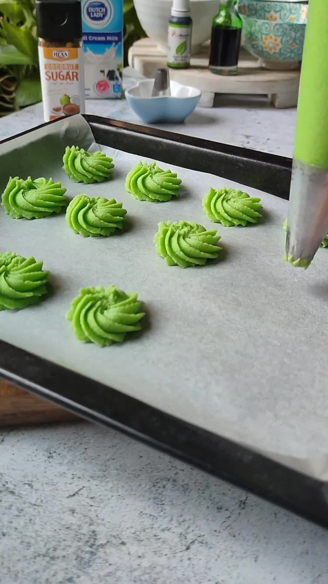 Gambar langkah 8 resipi Pandan Coconut Sugar Cookies.