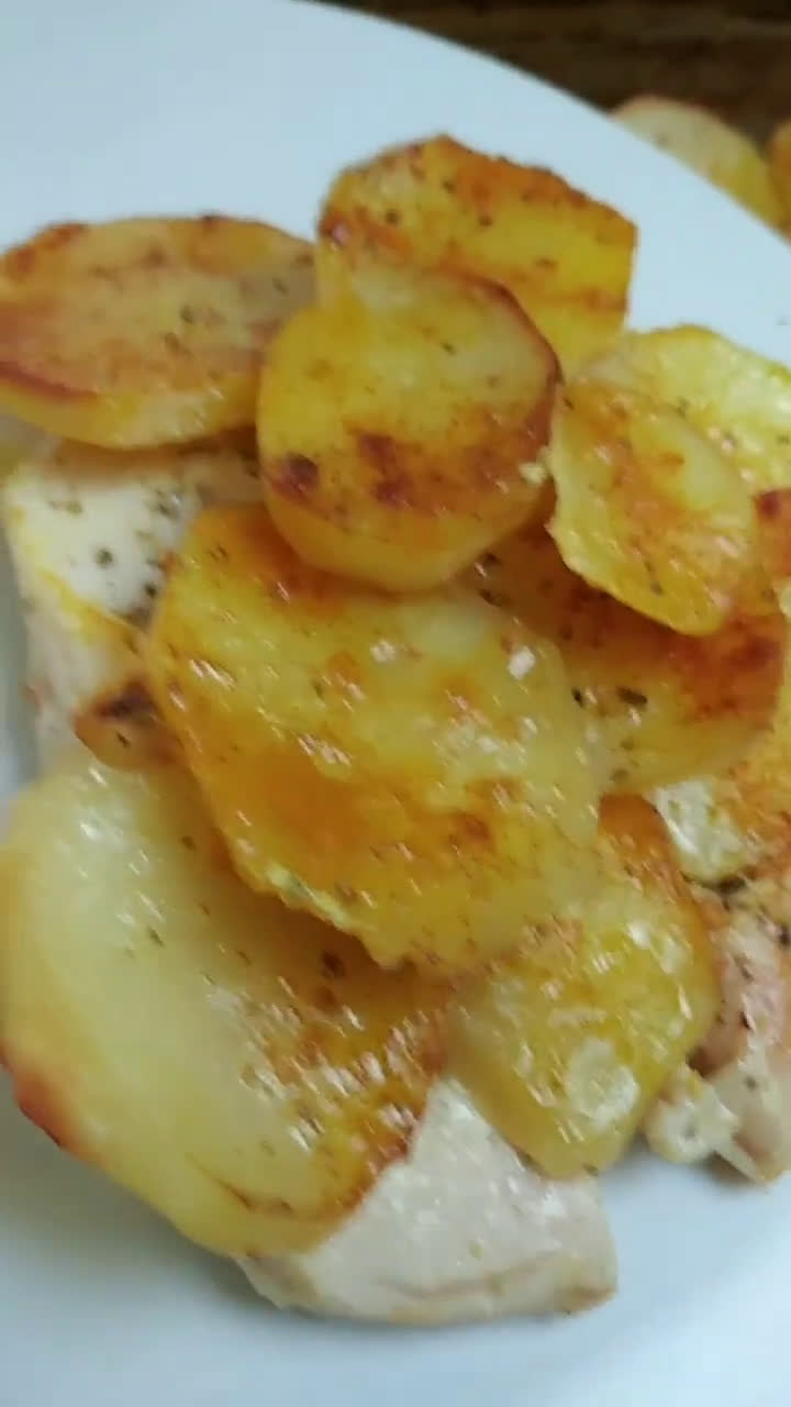 A picture of step 7 of Chicken Breast Fillet with Potatoes in the Oven.