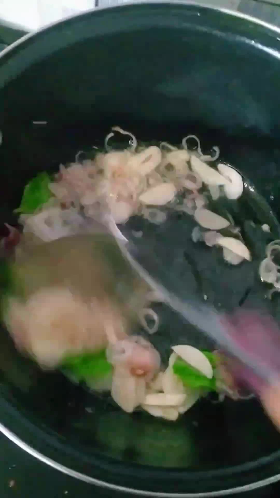 Foto langkah ke 2 dari resep Gulai sayuran dan telor puyuh (tiketGAS2025).
