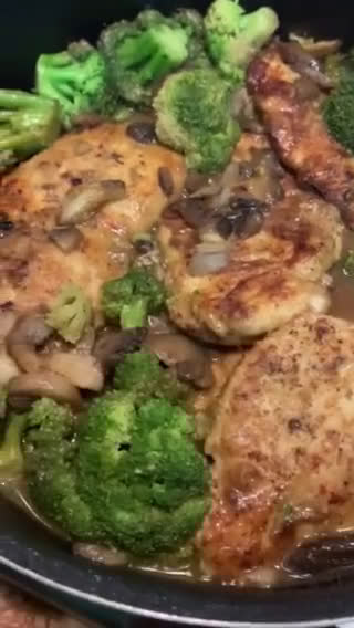 صورة لخطوة 7 من وصفة دجاج مع الفطر والبروكلي 🥦