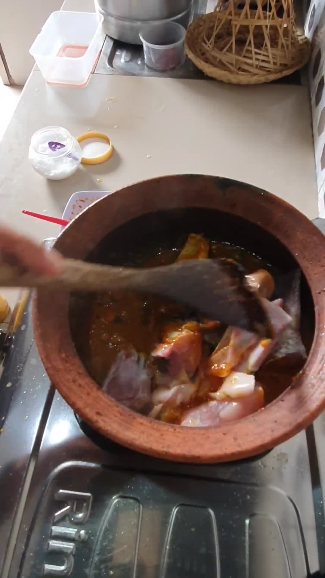 Foto langkah ke 3 dari resep Tumis Kepala Ikan.