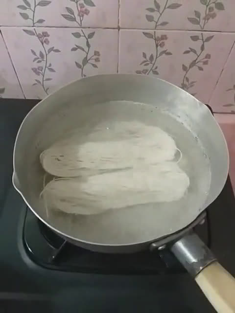 Foto langkah ke 1 dari resep 644.Miesoa Sosis Goreng (PuTel).