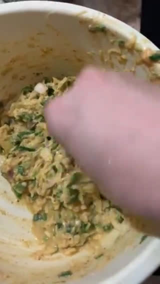 A picture of step 2 of Jhat phat Spring Onion Pakoray.