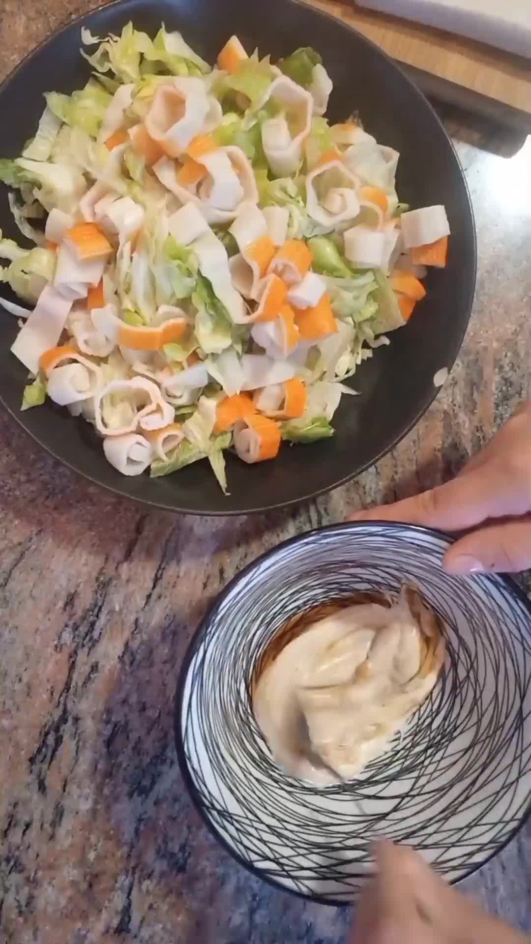 Foto del paso 1 de la receta: Ensalada de surimi 🦀🥗
