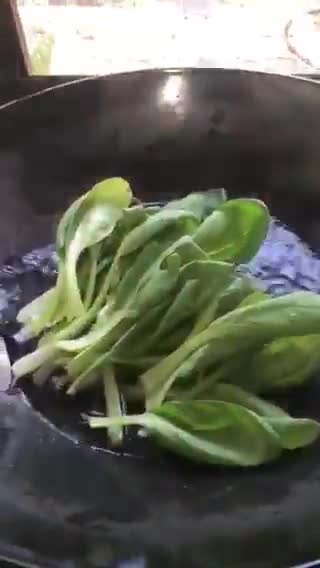 Gambar langkah 3 resipi Garlic Oil Pak Choy.