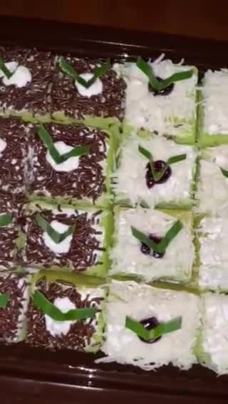 Foto langkah ke 6 dari resep Bolu Potong Pandan.