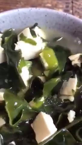 Foto langkah ke 3 dari resep MiyeokGuk (Sup Rumput Laut ala Korea).
