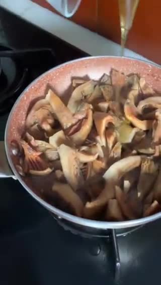 Foto del paso 6 de la receta: Entrante de setas con ajos, aove y sal