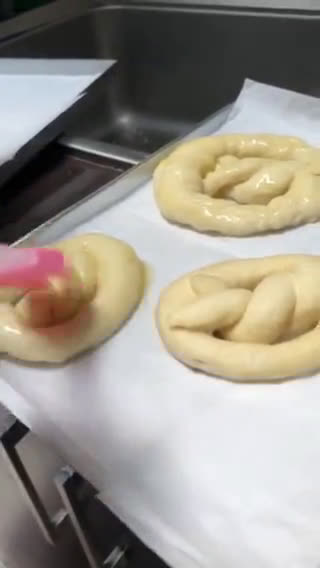 Foto langkah ke 6 dari resep CINNAMON ALMOND PRETZEL 🥨❤️🥨.