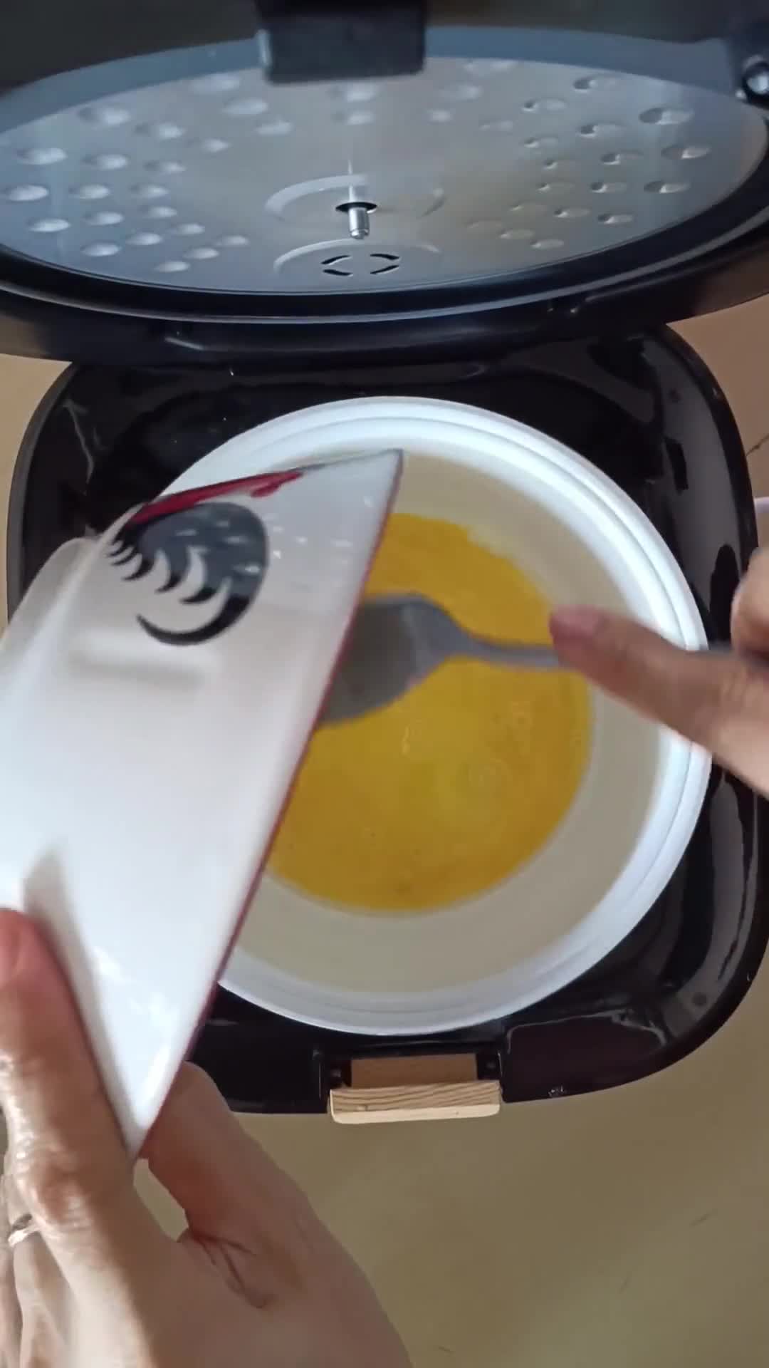 Foto langkah ke 2 dari resep Kwetiau Goreng Rice Cooker.