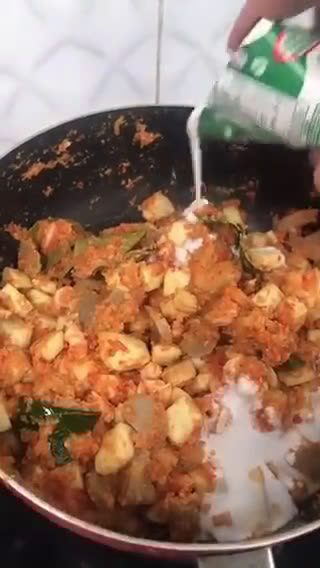 Foto langkah ke 4 dari resep Sambel Goreng Pedas (Udang,Bakso,Telur putih kukus).