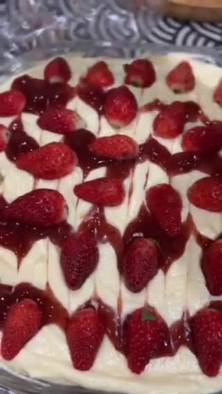 Gambar langkah 5 resipi Tiramisu Strawberry 🍓.