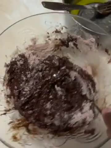 Foto langkah ke 5 dari resep Brownies Kukus takaran sendok no mixer.