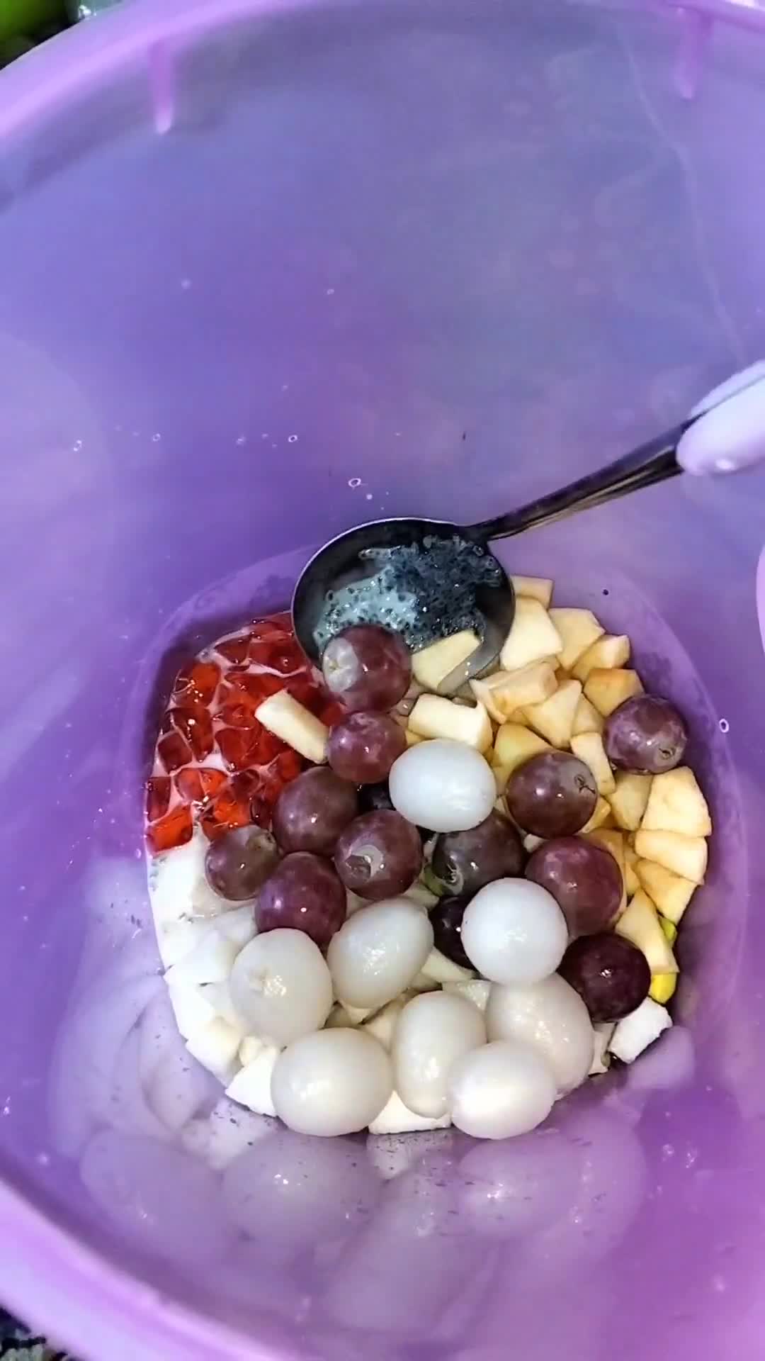 Foto langkah ke 6 dari resep Es Teller Full Buah.