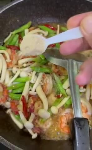Gambar langkah 5 resipi Kacang Buncis Tumis Udang & Cendawan Shimeji.