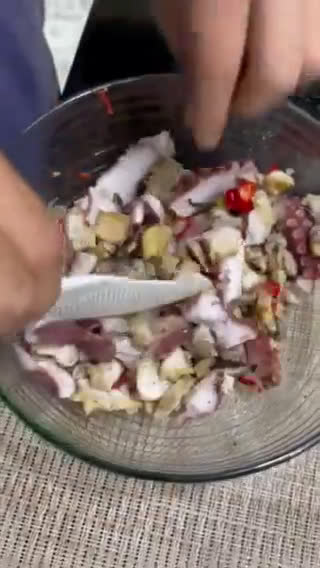 Foto del paso 2 de la receta: Ceviche peruano de pescado, pulpo y caracoles 🇵🇪