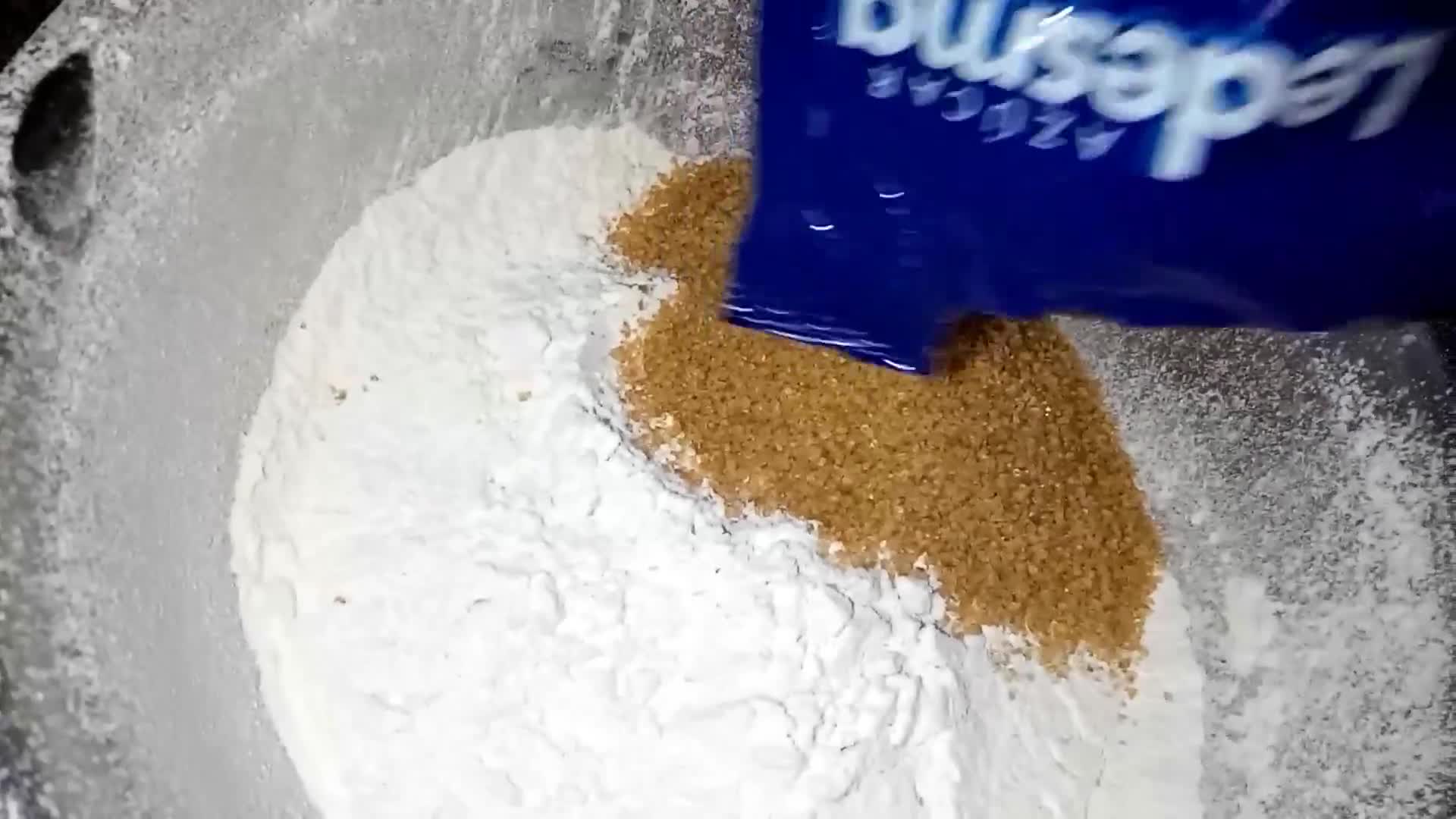 Foto del paso 2 de la receta: Facturas fáciles con crema pastelera y membrillo