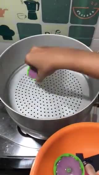 Foto langkah ke 6 dari resep Apem Kukus.