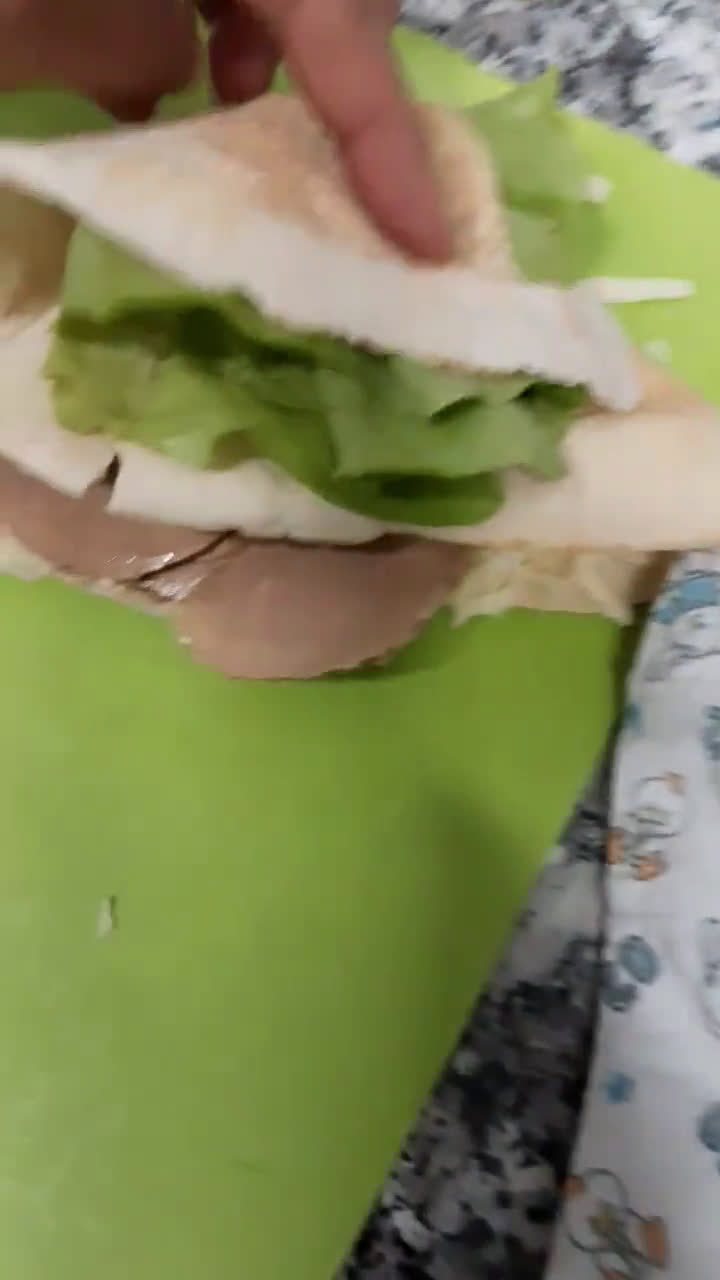 Foto del paso 2 de la receta: Wrap triangular bajo en calorías 🥬
