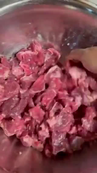 Foto langkah ke 2 dari resep Sate daging sapi goreng.