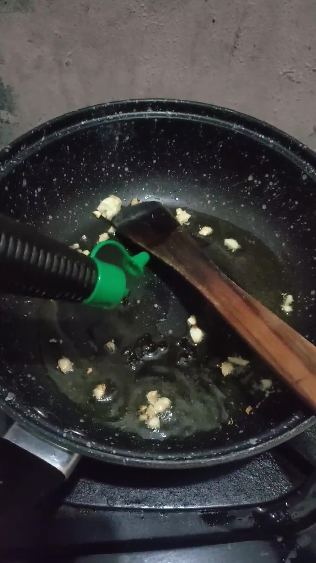 Foto langkah ke 4 dari resep Buncis Cumi Saos Tiram.