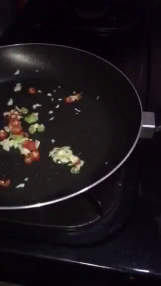 Foto langkah ke 7 dari resep Nasi goreng sosis kecap manis 🍲✨.