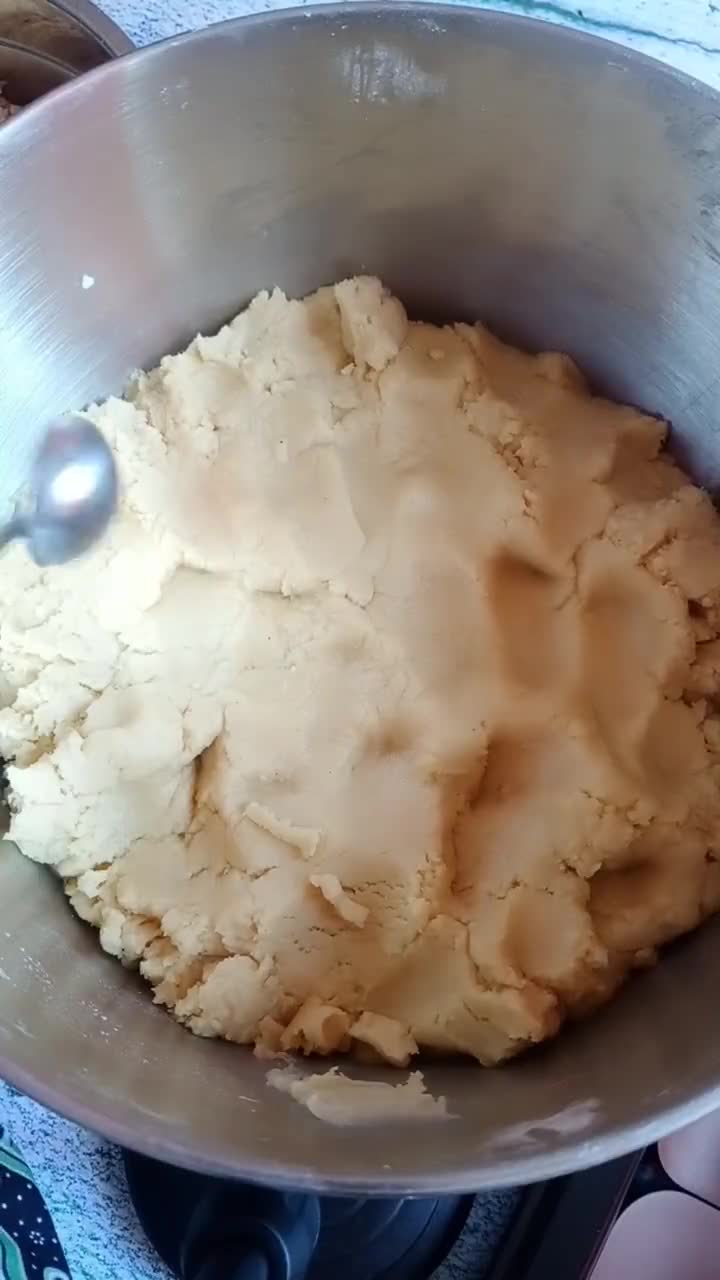 Gambar langkah 6 resipi Biskut Makmur.