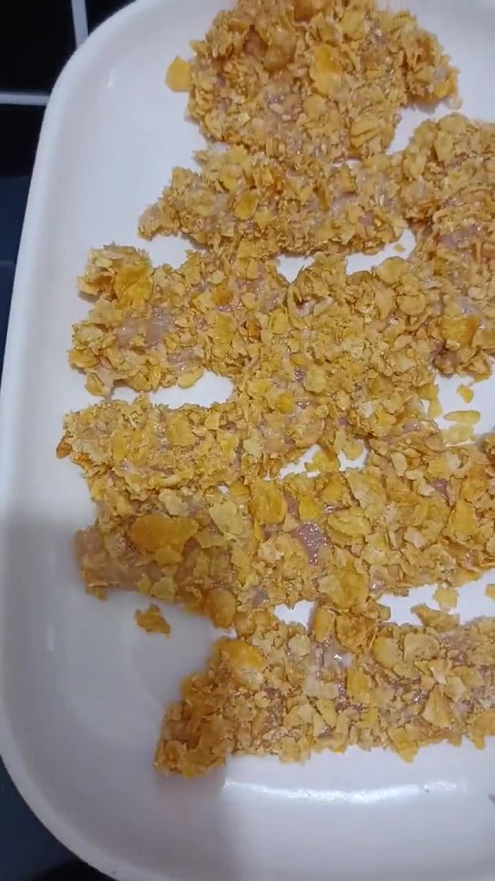 Gambar langkah 3 resipi Ayam Goreng Cornflakes Crispy.