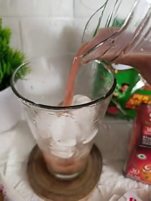 Foto langkah ke 3 dari resep Es Teh Milo.