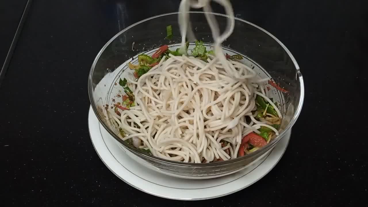 A picture of step 4 of Noodles pakora.