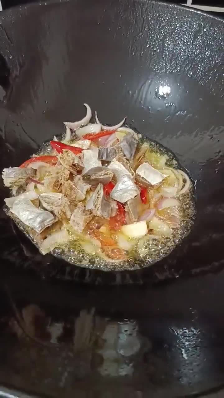 Gambar langkah 2 resipi Kangkung Ikan Masin.