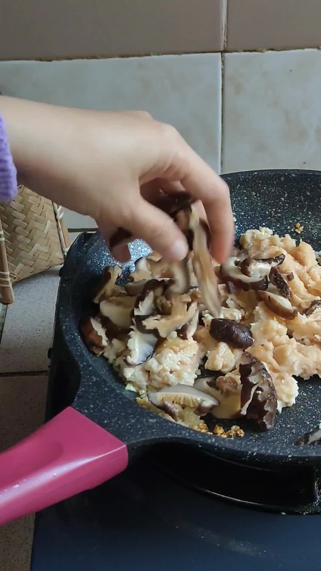 Gambar langkah 5 resipi Sup Pan Mee.