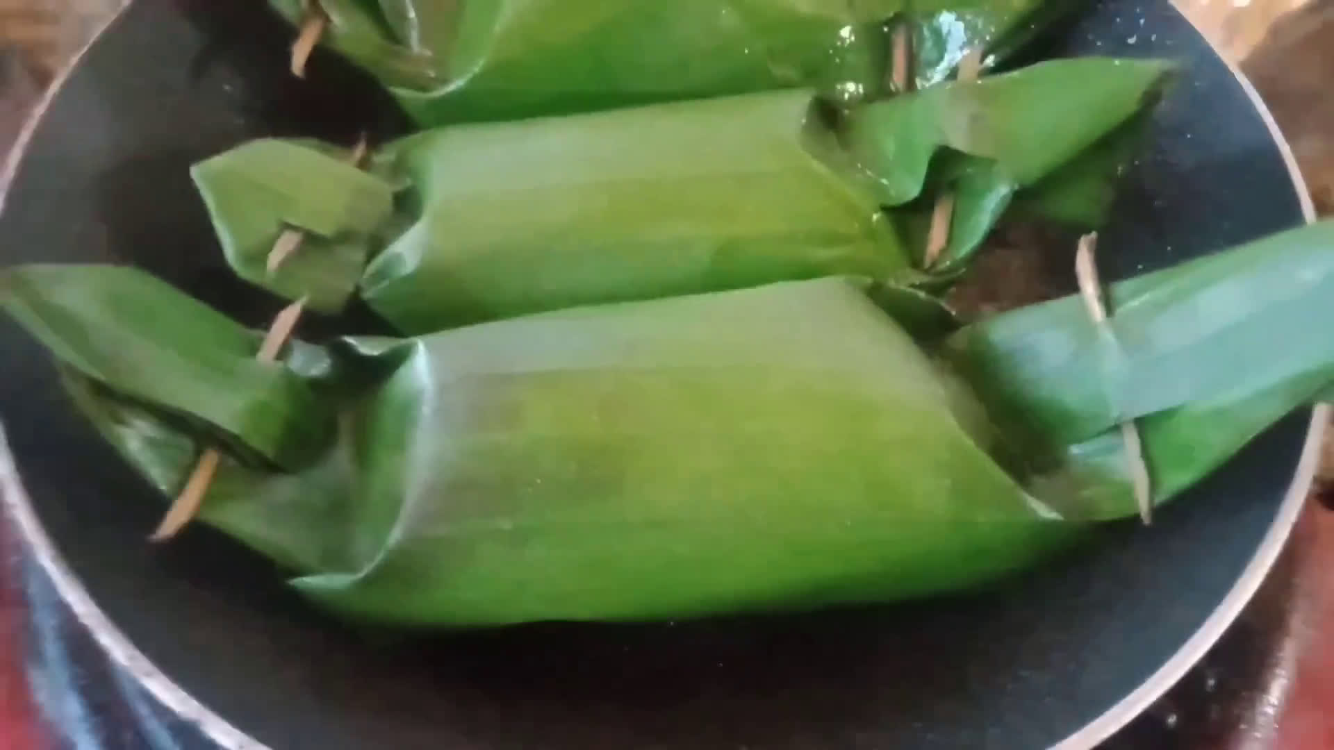 Foto langkah ke 6 dari resep Pepes Ikan Tongkol Mangga Muda Ala Madura.