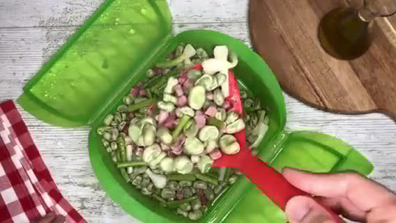 Foto del paso 5 de la receta: Habas con jamón y ajetes en Lékué al microondas