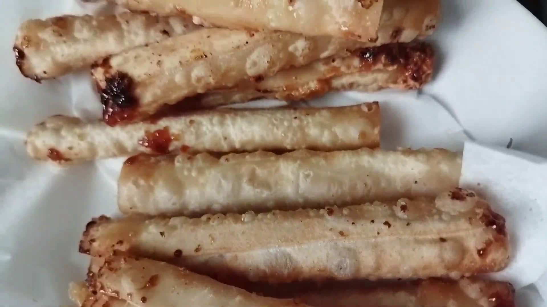 Foto langkah ke 5 dari resep Pangsit keju aroma (cemilan 3 bahan).