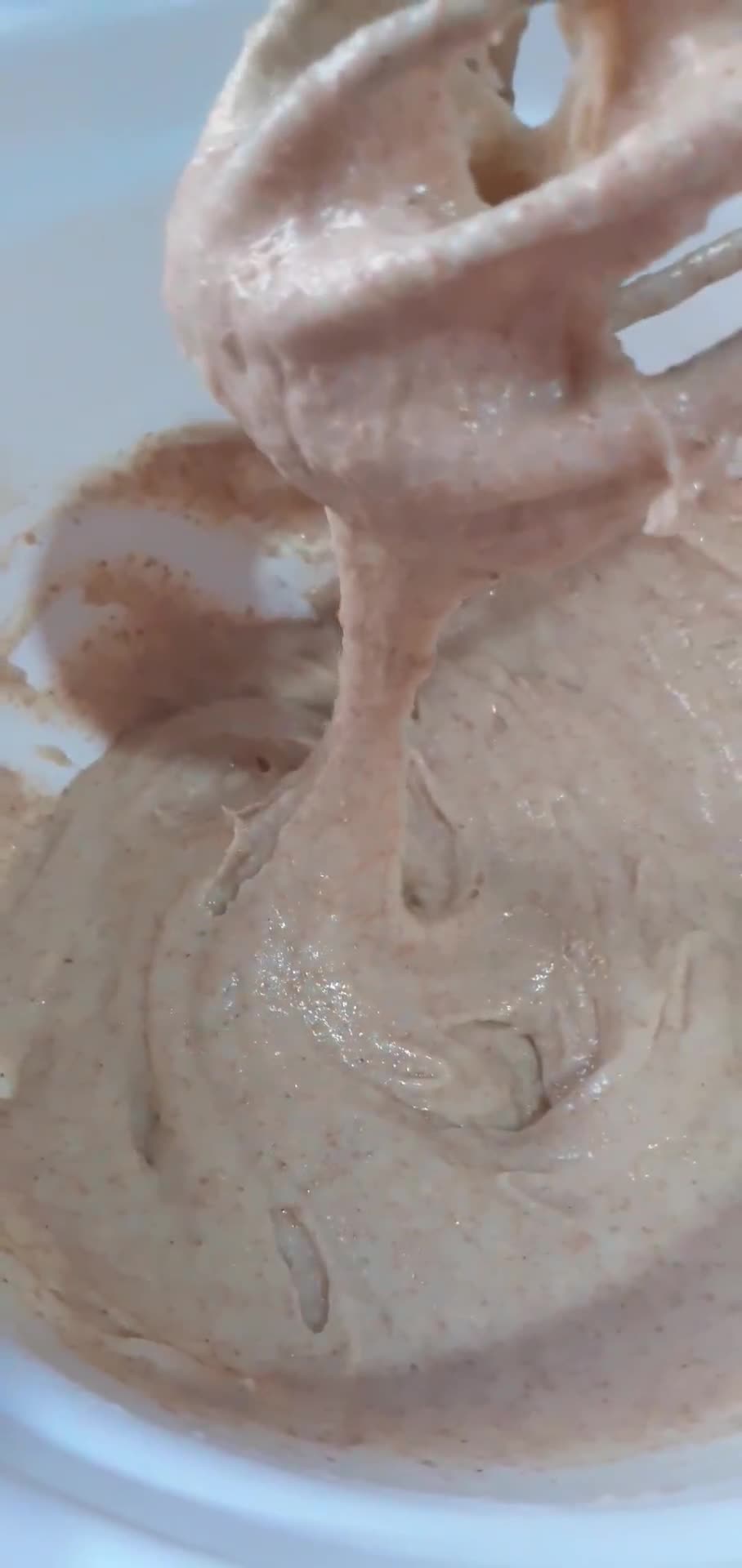 Foto del paso 2 de la receta: Budín semi integral de frutillas y yogur🍓